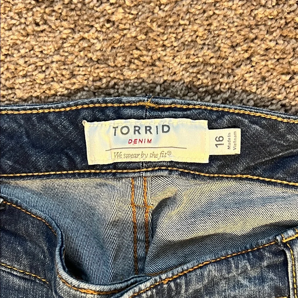 torrid Distressed Patchwork Cropped Jeans - Blue - Picture 2 of 3